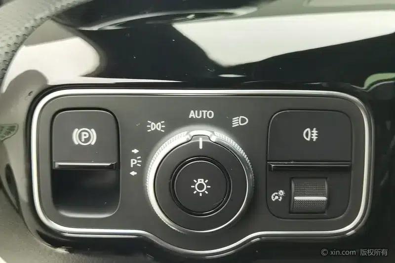 2019 Mercedes-Benz A-Class A 200 L Sport Sedan — миниатюра 17