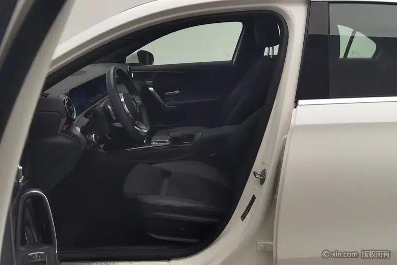 2019 Mercedes-Benz A-Class A 200 L Sport Sedan — миниатюра 18