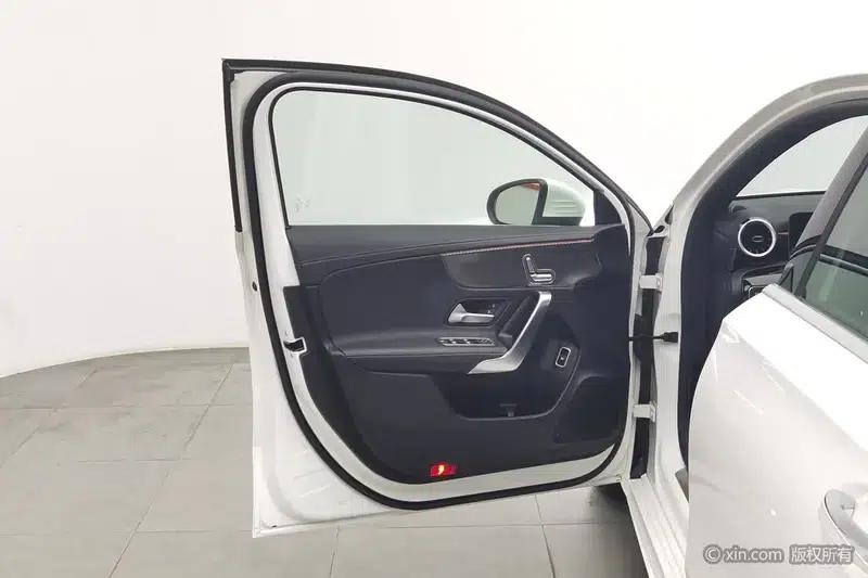 2019 Mercedes-Benz A-Class A 200 L Sport Sedan — миниатюра 22
