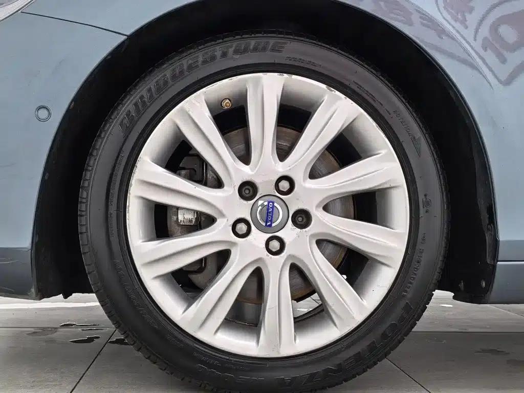 2014 Volvo V40 2.0T Smart Edition — миниатюра 17