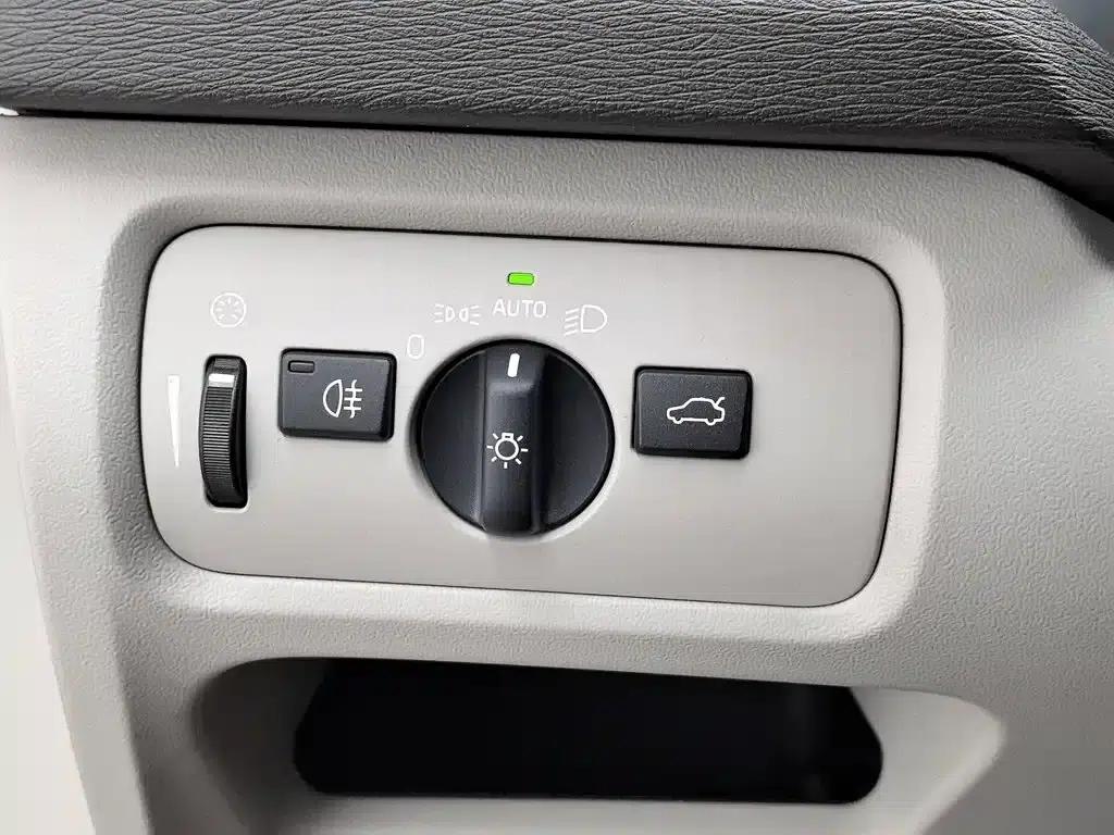 2014 Volvo V40 2.0T Smart Edition — миниатюра 21