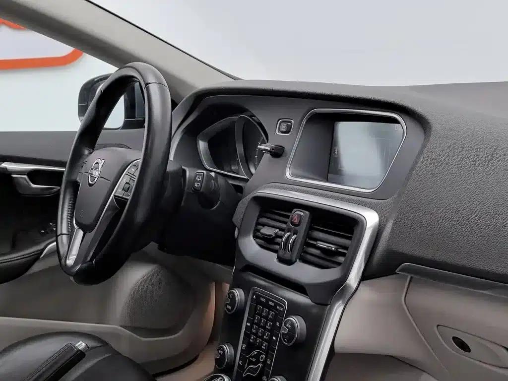 2014 Volvo V40 2.0T Smart Edition — миниатюра 22