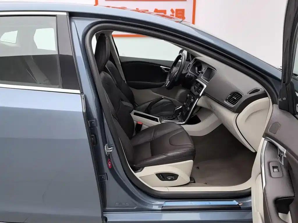 2014 Volvo V40 2.0T Smart Edition — миниатюра 23