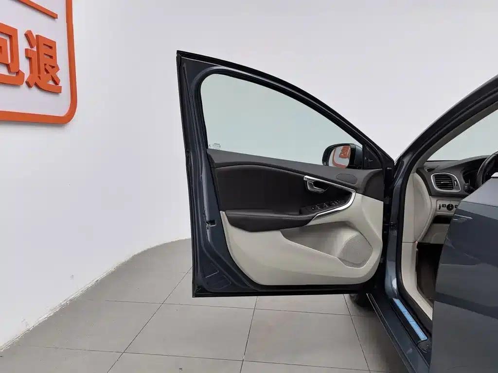 2014 Volvo V40 2.0T Smart Edition — миниатюра 8