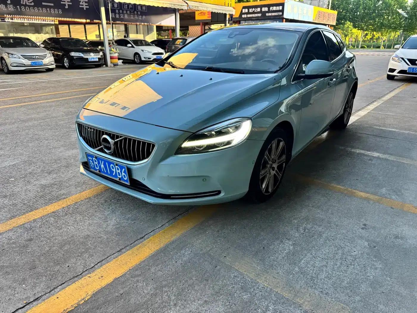 2018 Volvo V40 T3 Smart Edition — миниатюра 1