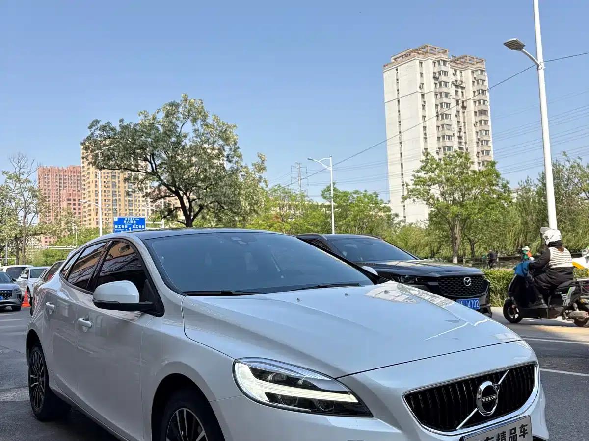 2018 Volvo V40 T3 Smart Edition — миниатюра 3