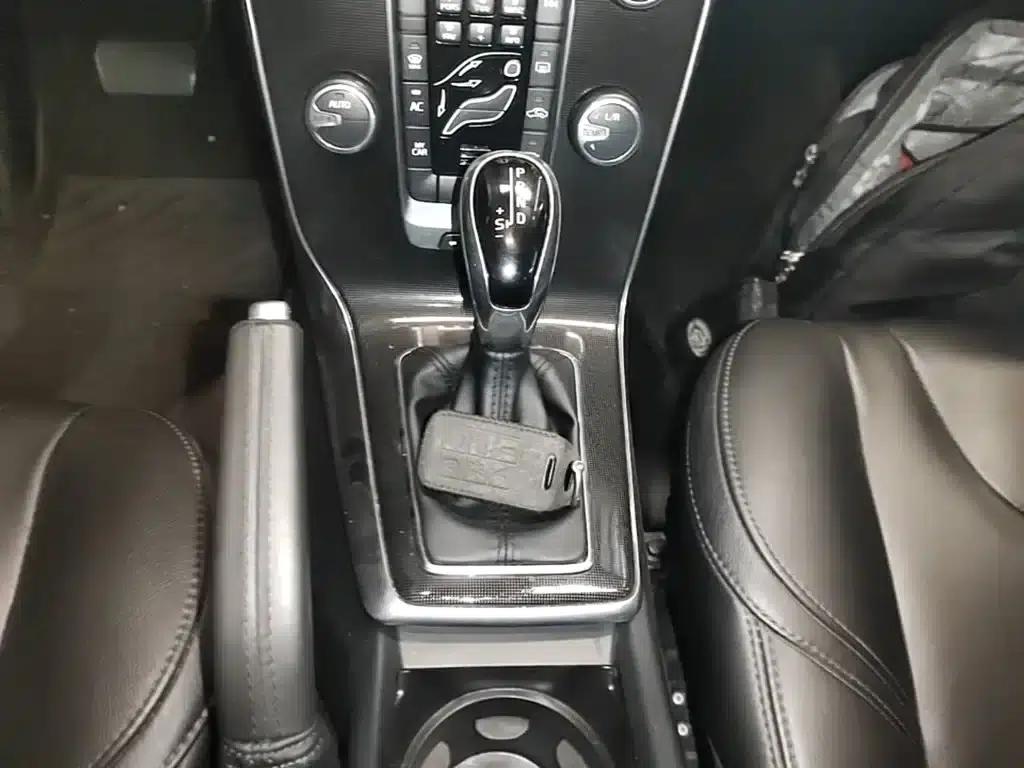 2018 Volvo V40 T3 Smart Edition — миниатюра 14