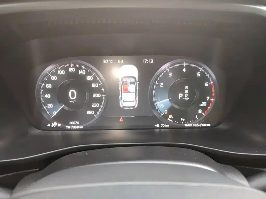 2020 Volvo XC40 T4 AWD Inscription Luxury Edition — миниатюра 12