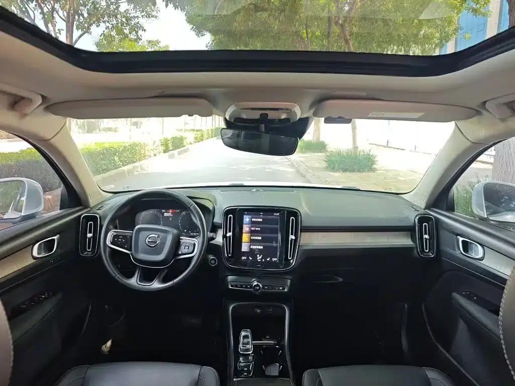 2020 Volvo XC40 T4 AWD Inscription Luxury Edition — миниатюра 10
