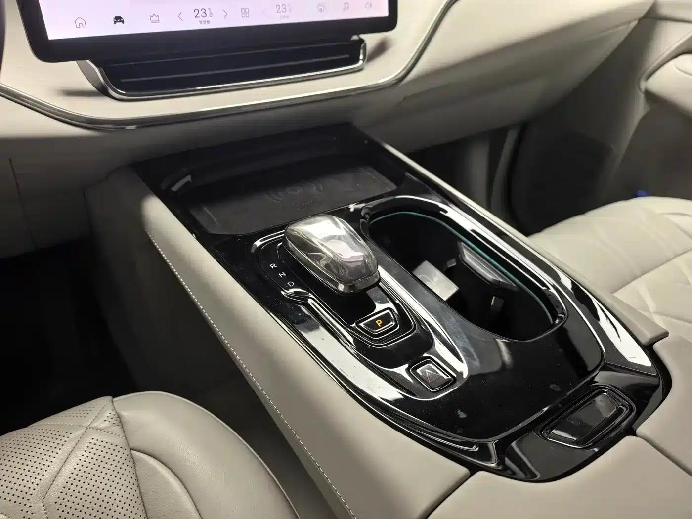 Volvo EM90 2025 Ultra 6-seater — миниатюра 12