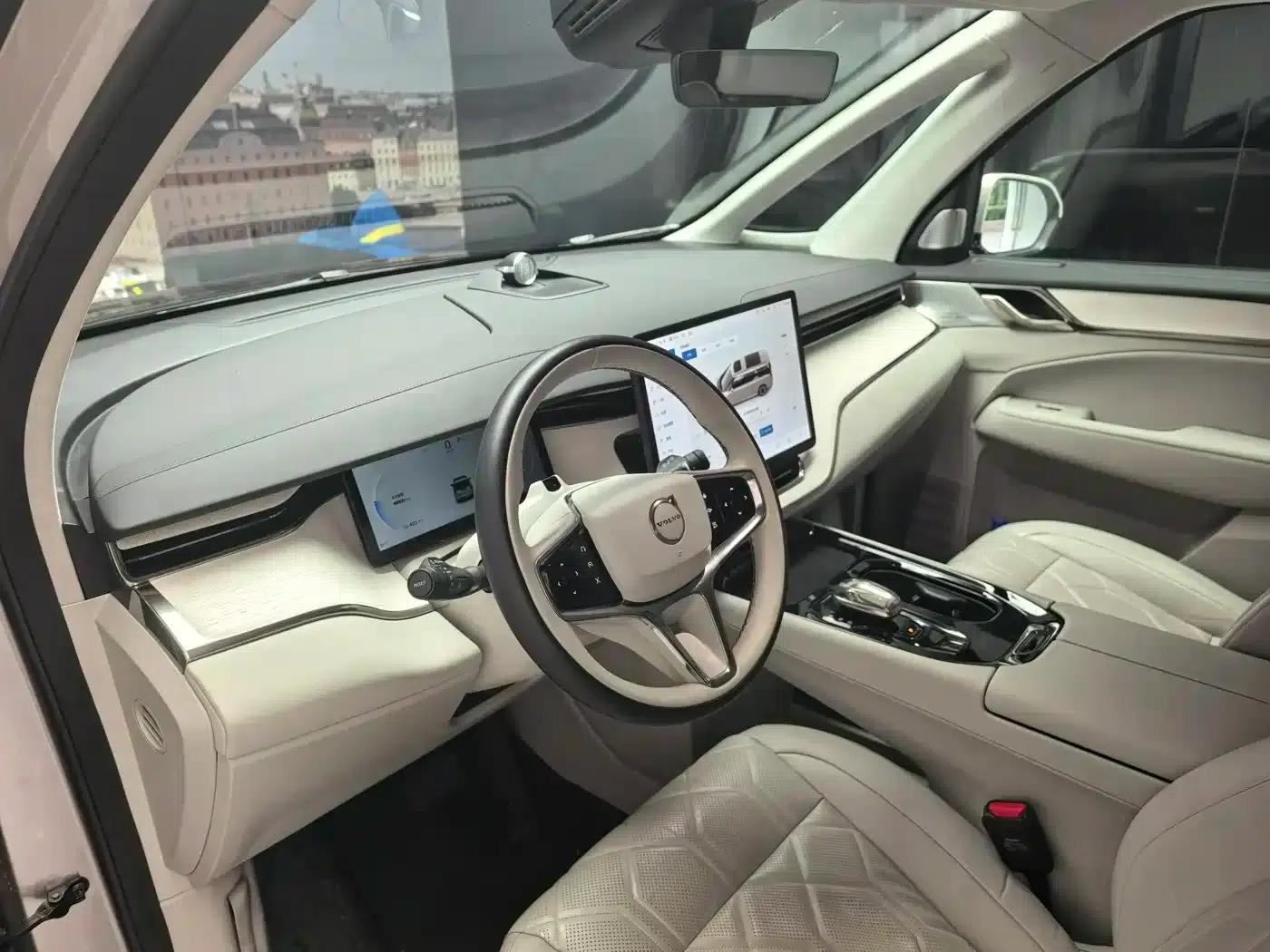 Volvo EM90 2025 Ultra 6-seater — миниатюра 5