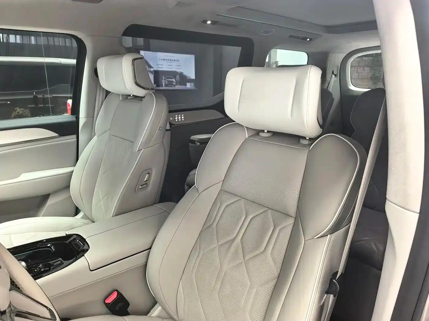 Volvo EM90 2025 Ultra 6-seater — миниатюра 6