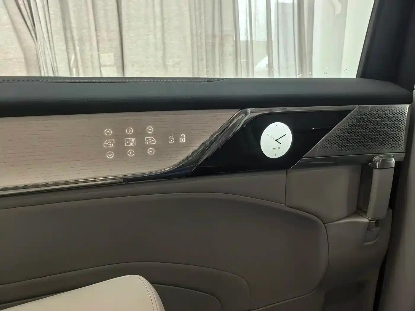 Volvo EM90 2025 Ultra 6-seater — миниатюра 10