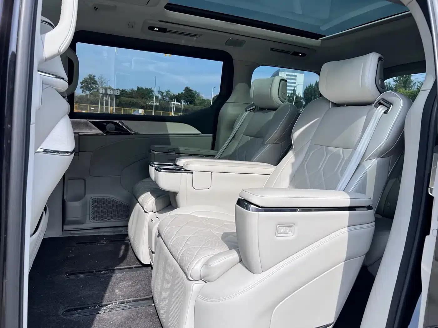 Volvo EM90 2025 Ultra 6-seater — миниатюра 14