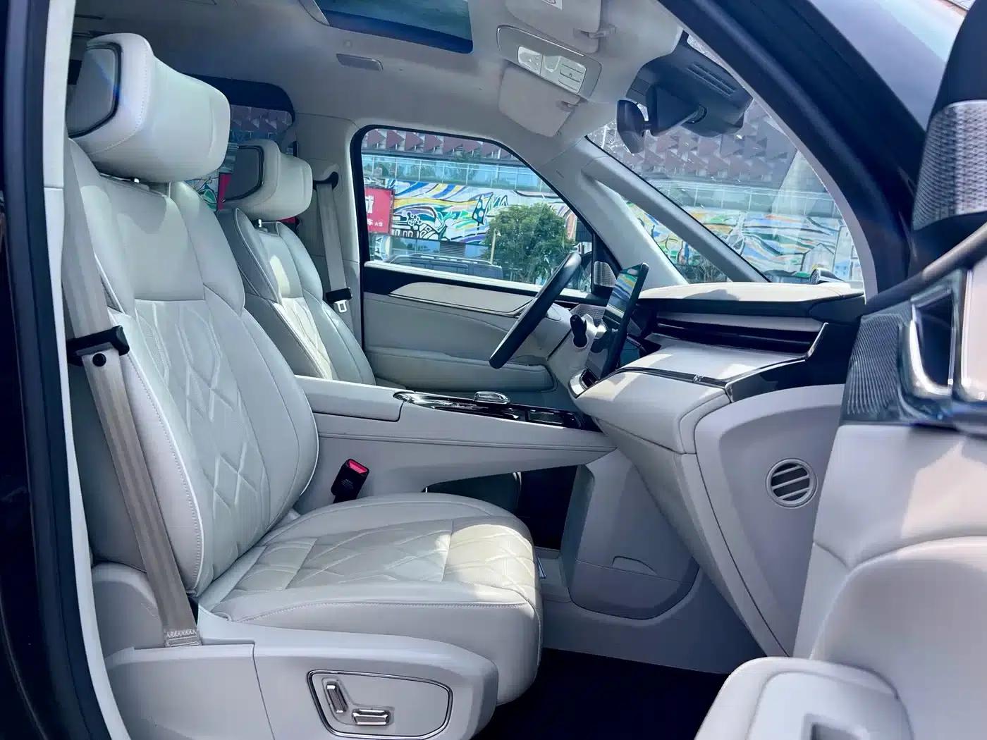 Volvo EM90 2025 Ultra 6-seater — миниатюра 7