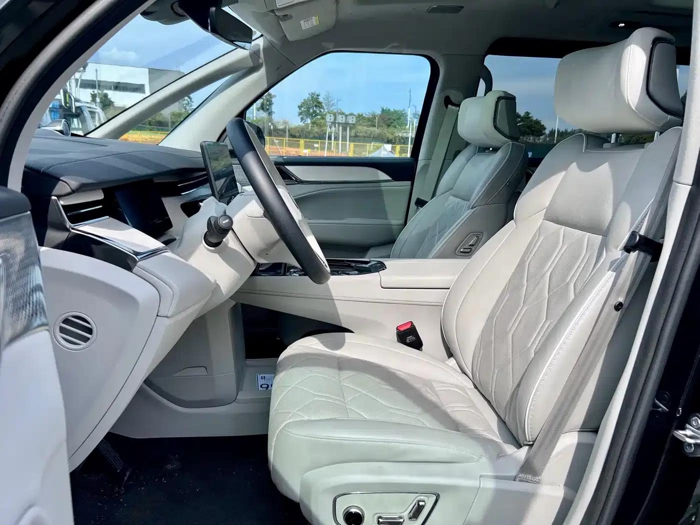 Volvo EM90 2025 Ultra 6-seater — миниатюра 8