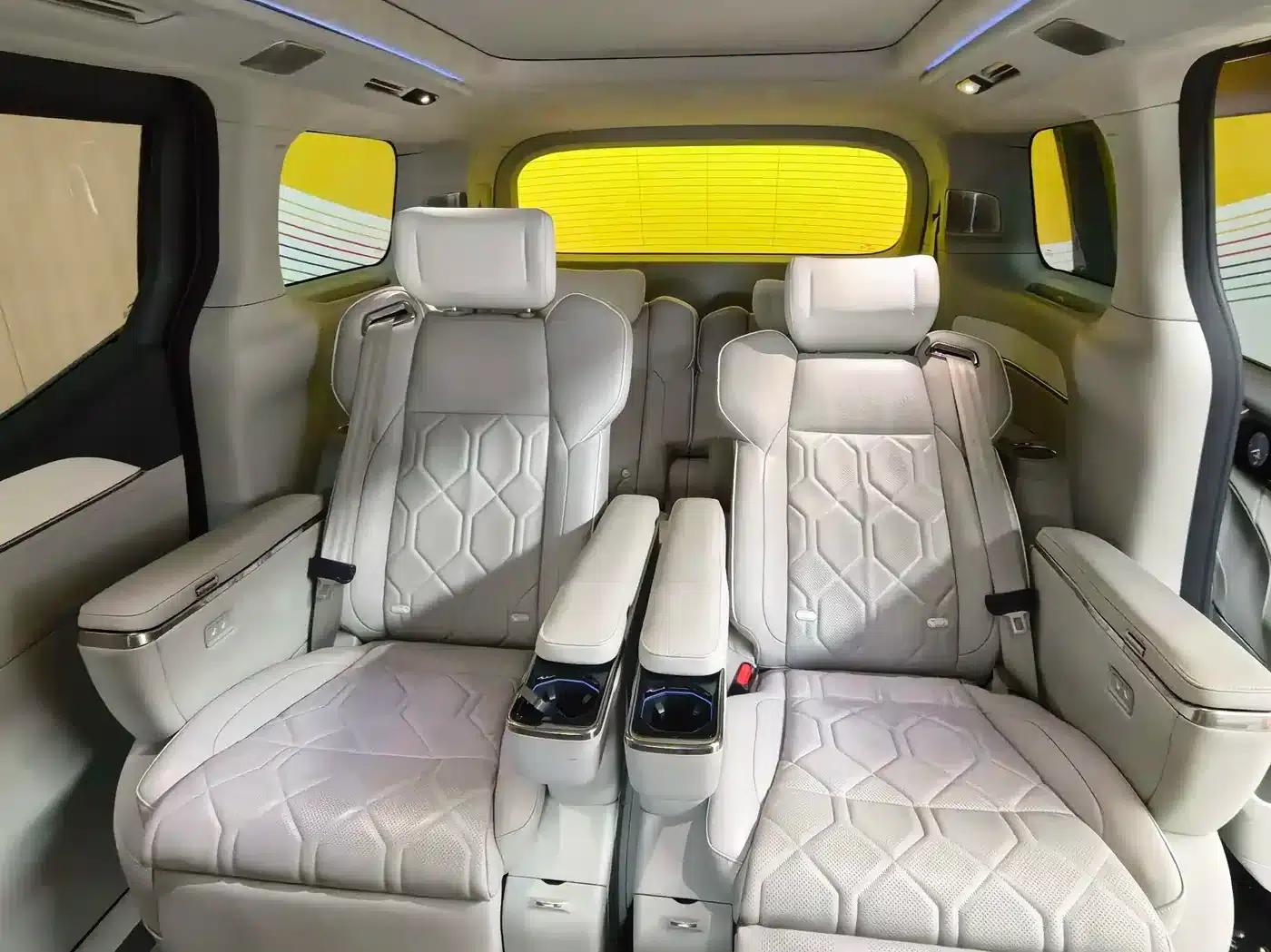 Volvo EM90 2025 Ultra 6-seater — миниатюра 11