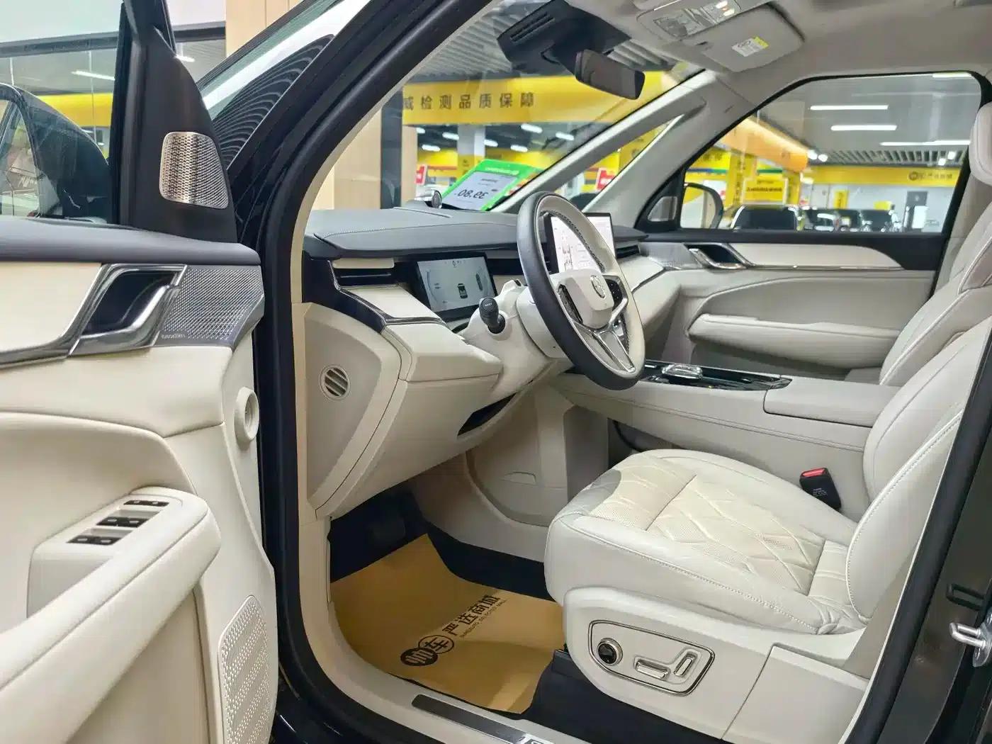 Volvo EM90 2025 Ultra 6-seater — миниатюра 7