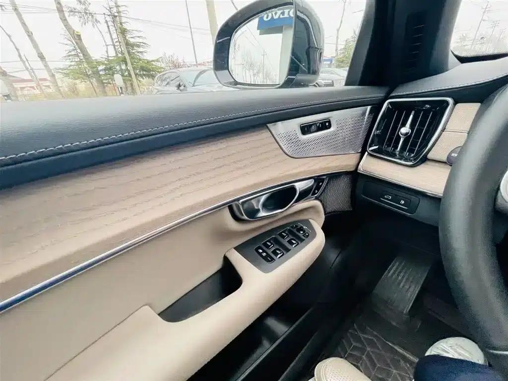 2025 Volvo XC90 Plug-in Hybrid Facelift T8 Luxury 7-Seater — миниатюра 17