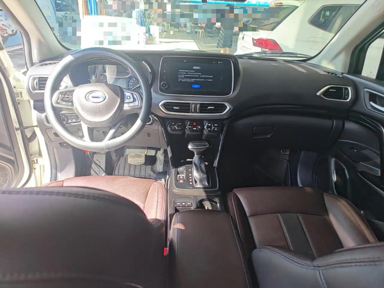 GAC Trumpchi GS4 2018 235T Automatic Two-Wheel Drive Luxury Smart Connectivity Millionth Anniversary Edition — миниатюра 17