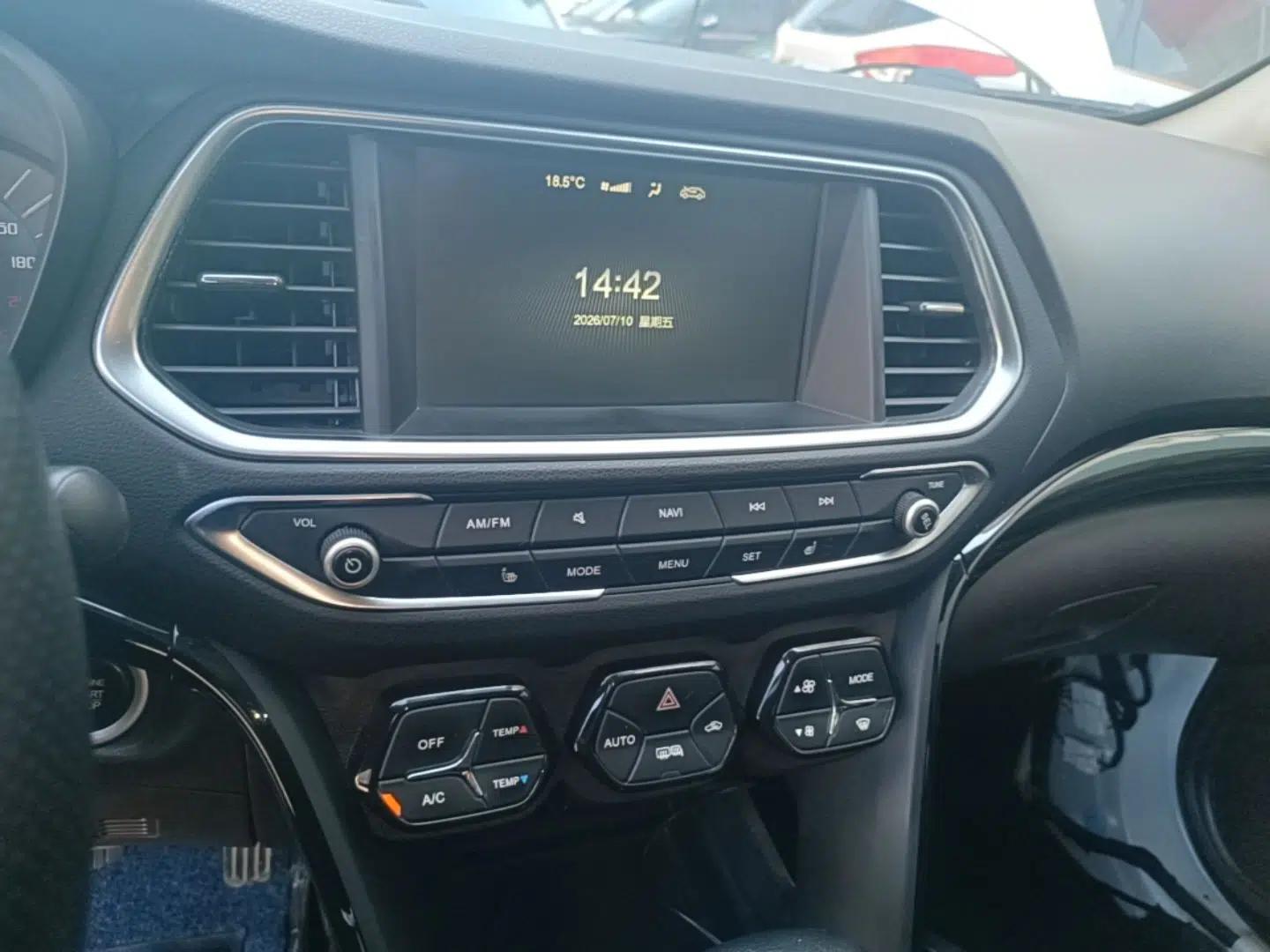 GAC Trumpchi GS4 2017 235T Automatic Two-Wheel Drive Luxury Smart Connectivity Version — миниатюра 15