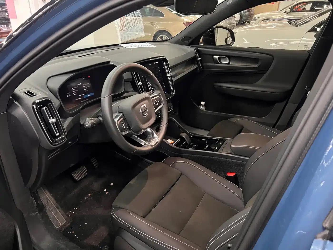 Volvo XC40 PHEV 2023 Long Range Edition — миниатюра 3