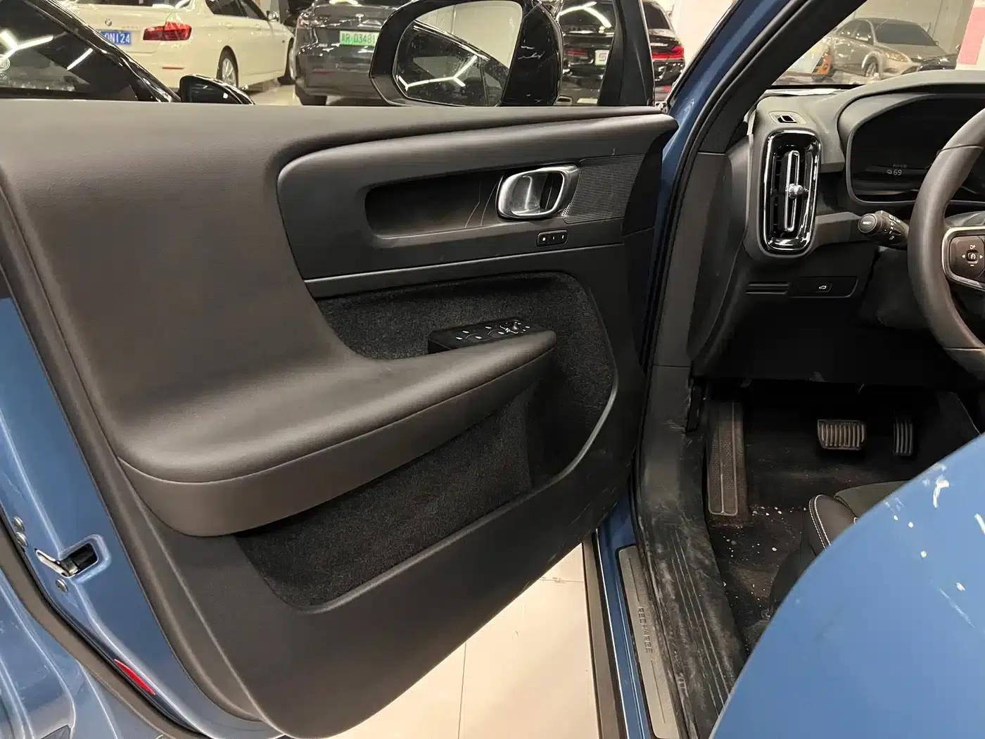 Volvo XC40 PHEV 2023 Long Range Edition — миниатюра 9