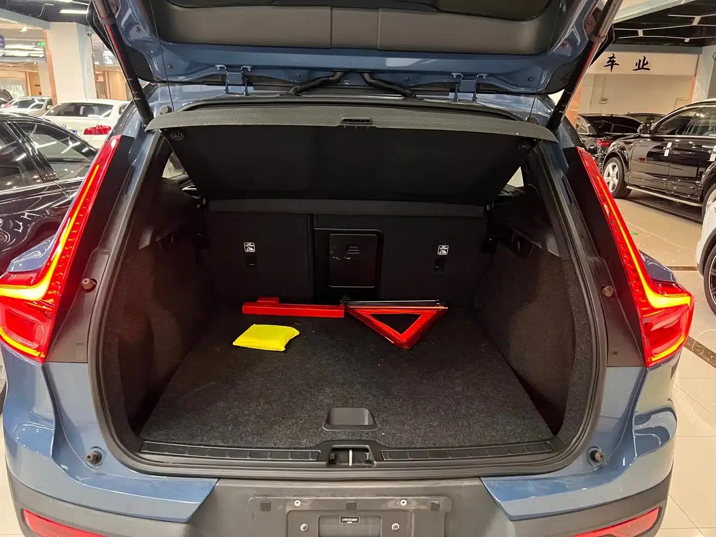 Volvo XC40 PHEV 2023 Long Range Edition — миниатюра 10