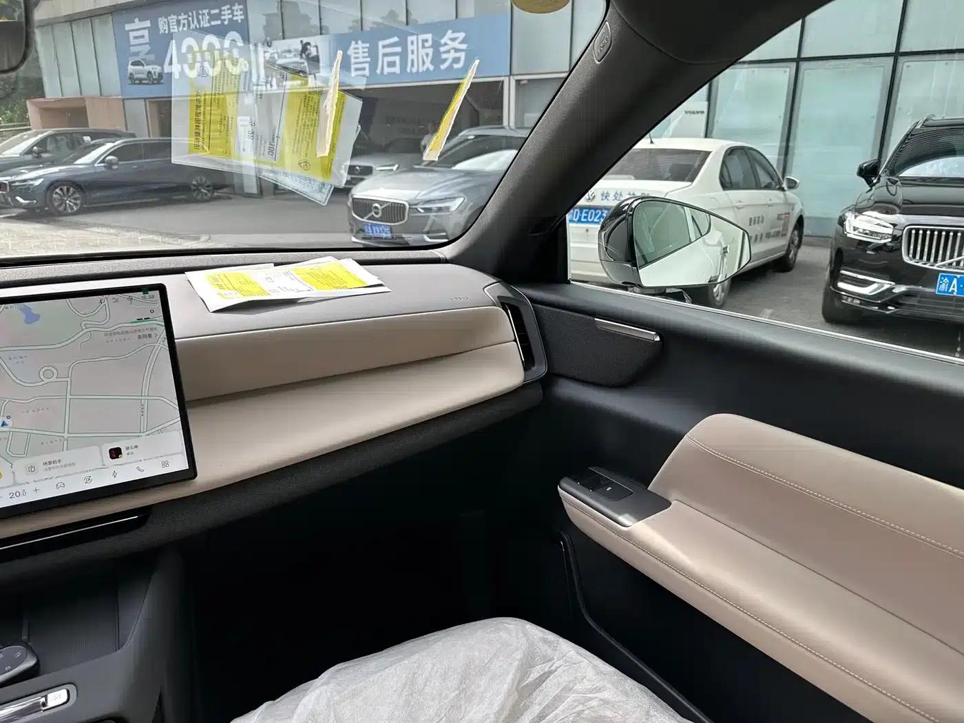 2026 Volvo XC70 Plug-in Hybrid (Two-Wheel Drive, Long Range, Core) — миниатюра 11
