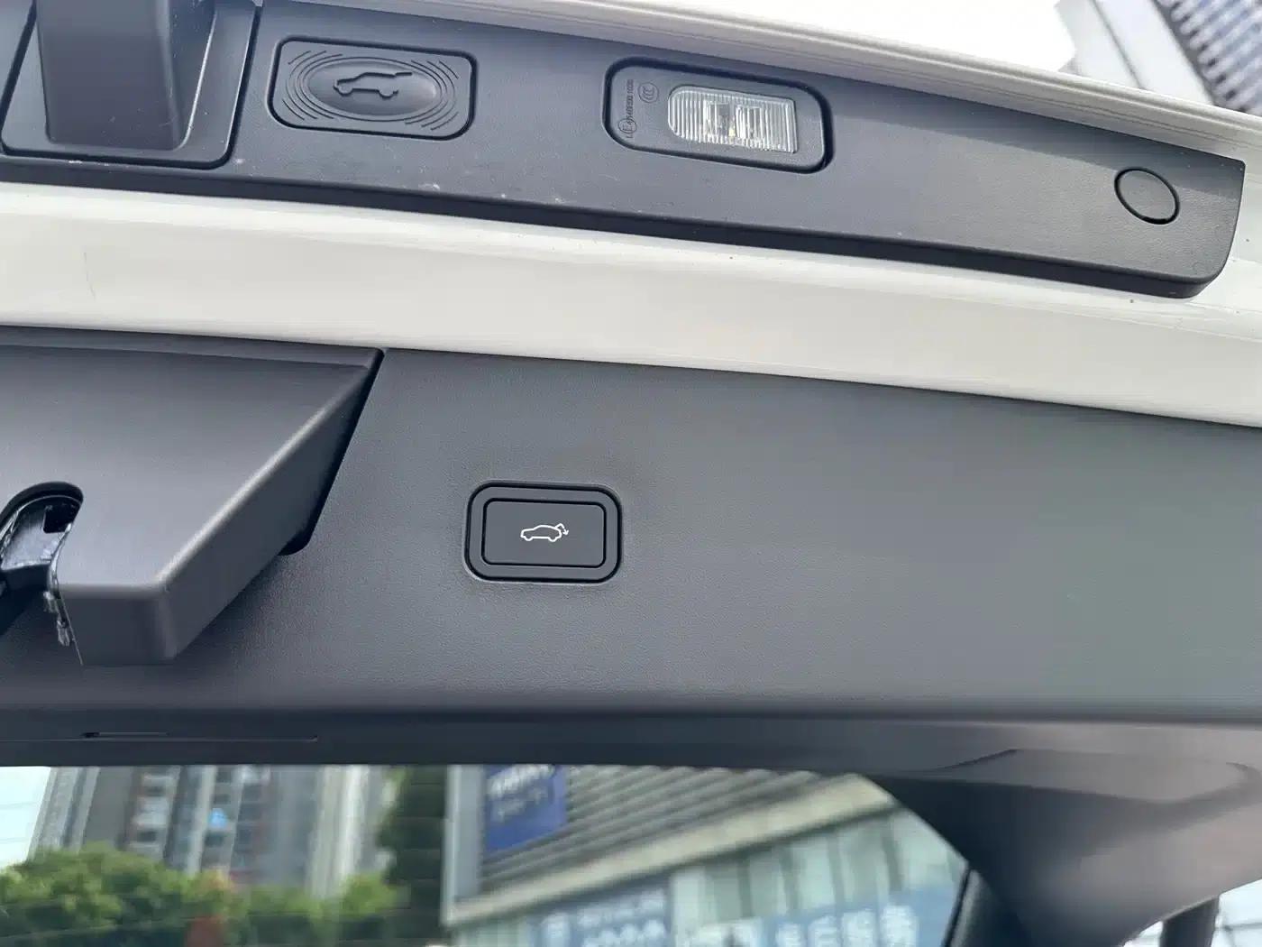 2026 Volvo XC70 Plug-in Hybrid (Two-Wheel Drive, Long Range, Core) — миниатюра 17