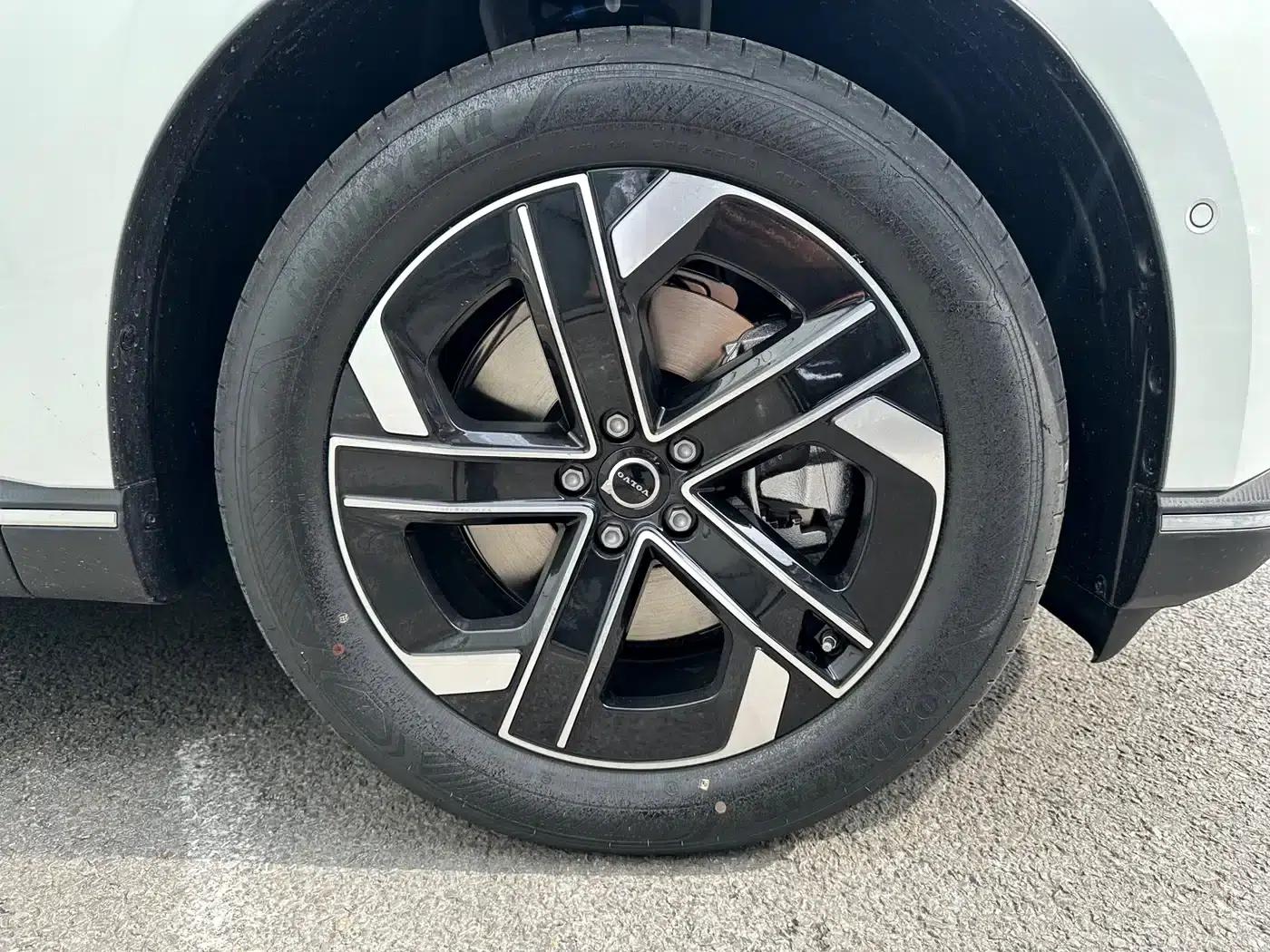 2026 Volvo XC70 Plug-in Hybrid (Two-Wheel Drive, Long Range, Core) — миниатюра 21
