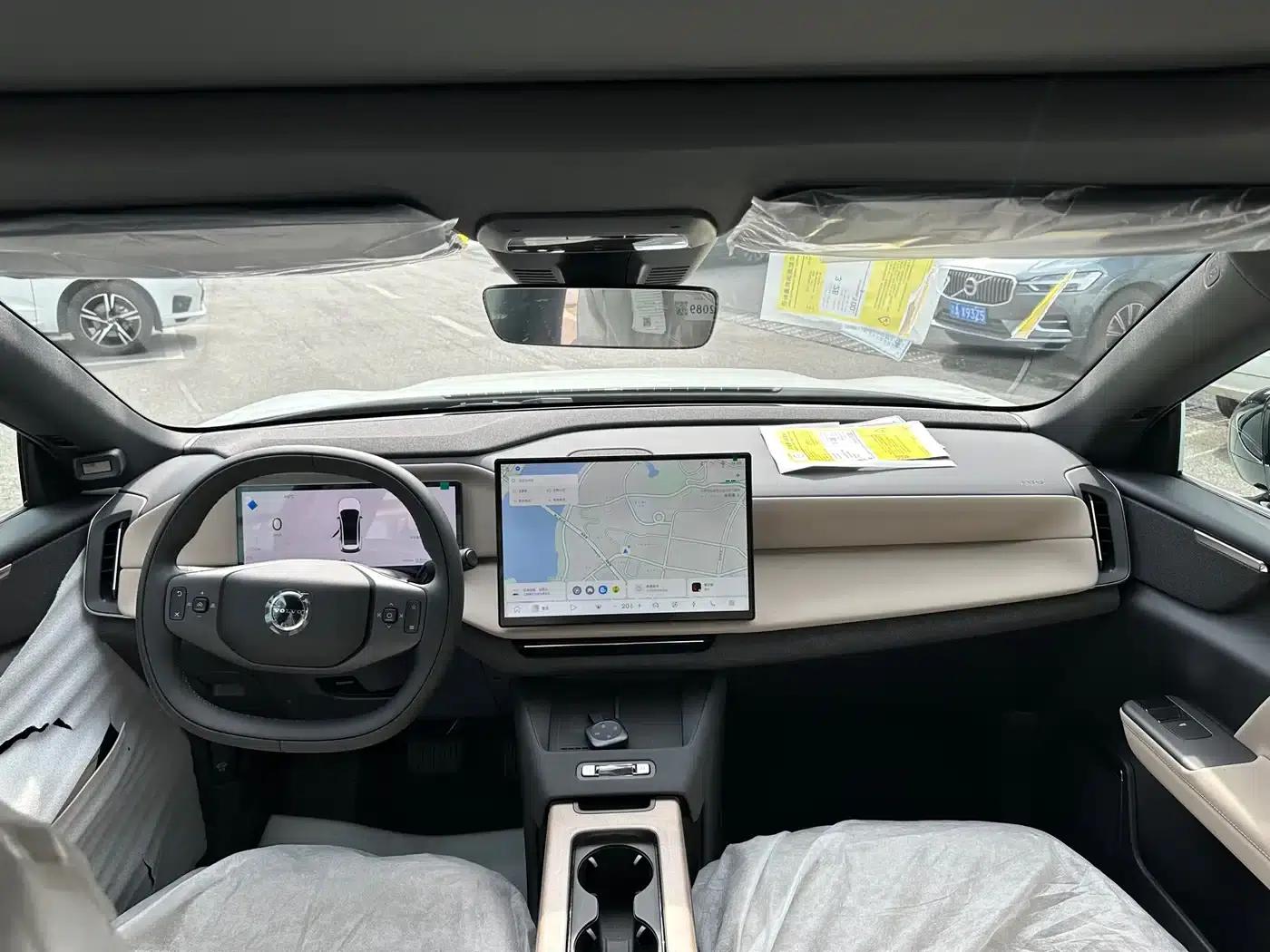 2026 Volvo XC70 Plug-in Hybrid (Two-Wheel Drive, Long Range, Core) — миниатюра 10