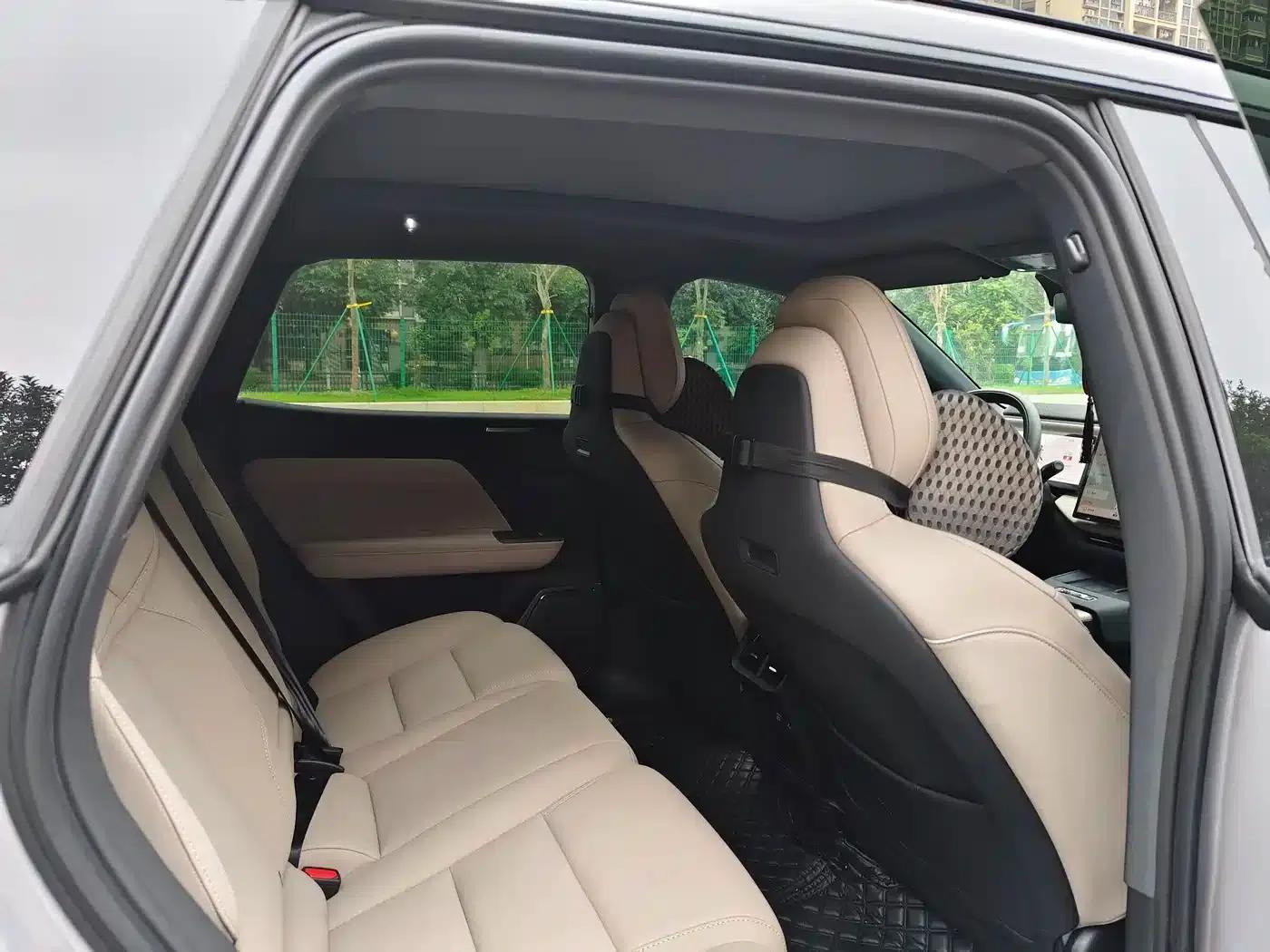 2026 Volvo XC70 Plug-in Hybrid, All-Wheel Drive, Extended Range Plus — миниатюра 11