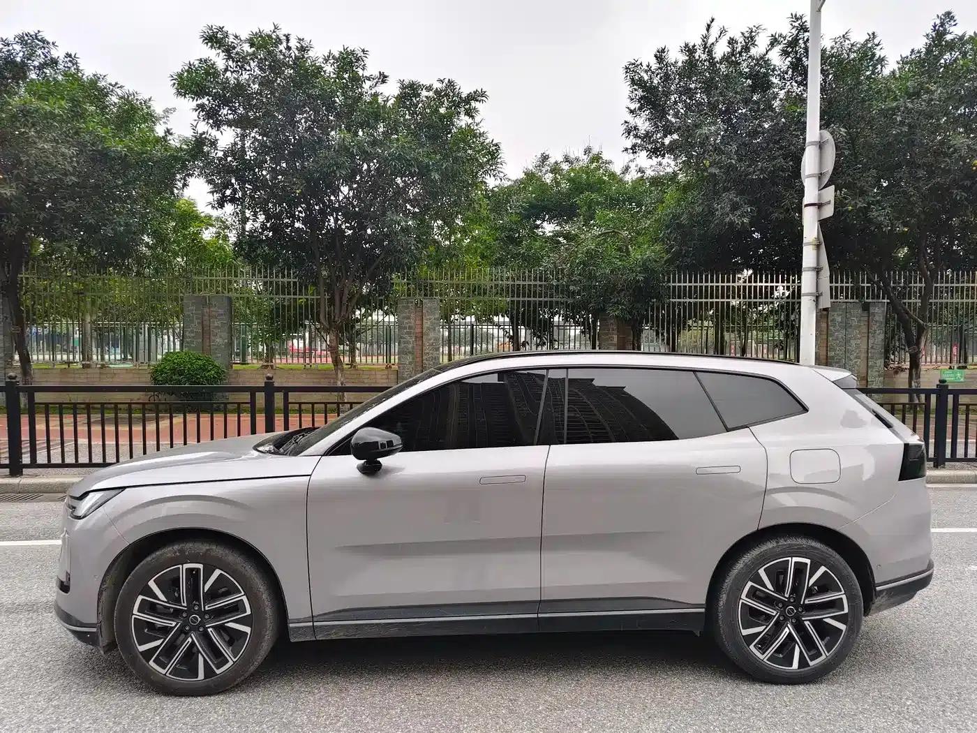 2026 Volvo XC70 Plug-in Hybrid, All-Wheel Drive, Extended Range Plus — миниатюра 7