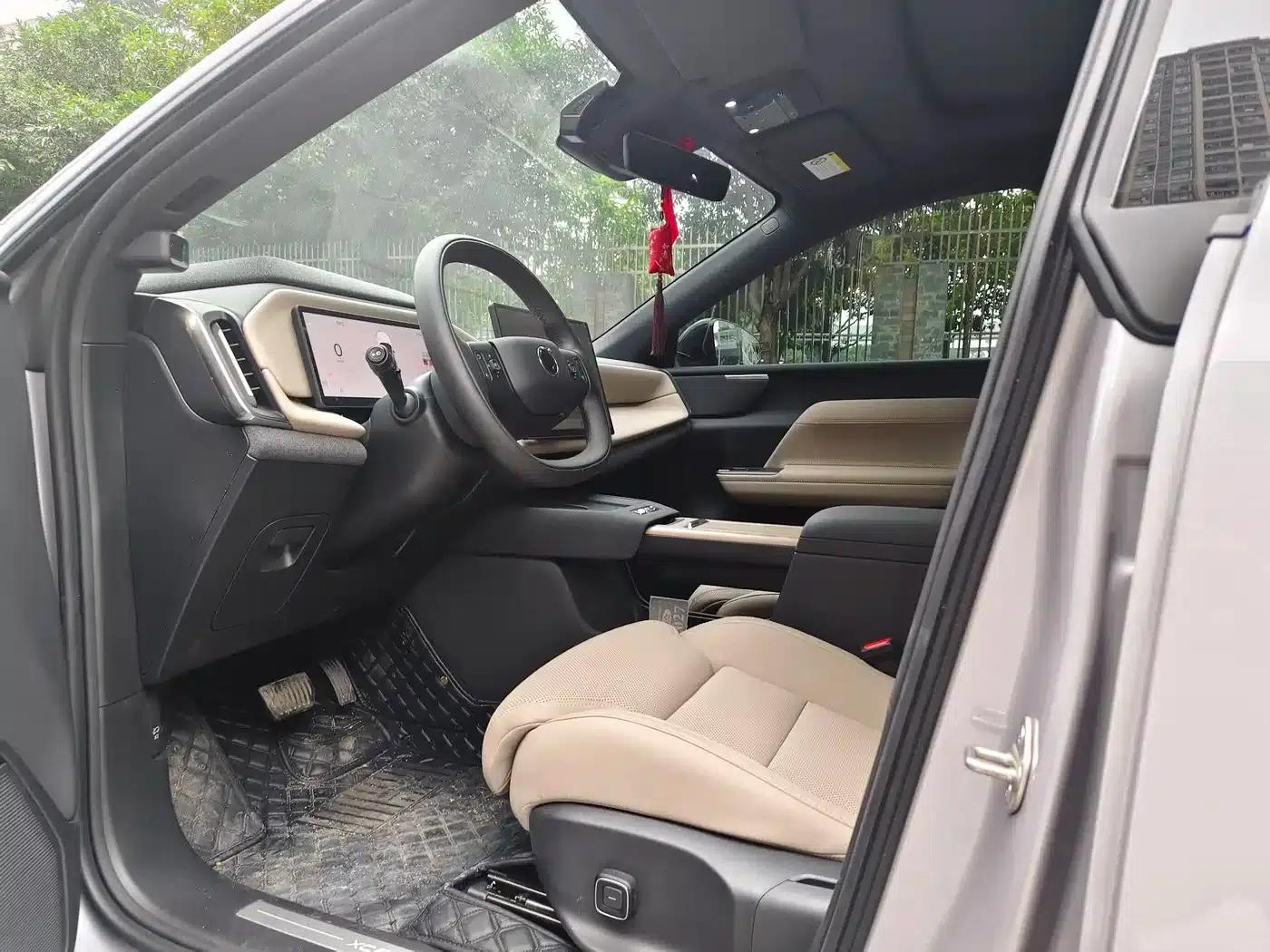 2026 Volvo XC70 Plug-in Hybrid, All-Wheel Drive, Extended Range Plus — миниатюра 9