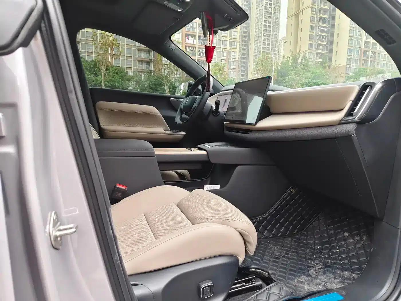 2026 Volvo XC70 Plug-in Hybrid, All-Wheel Drive, Extended Range Plus — миниатюра 10
