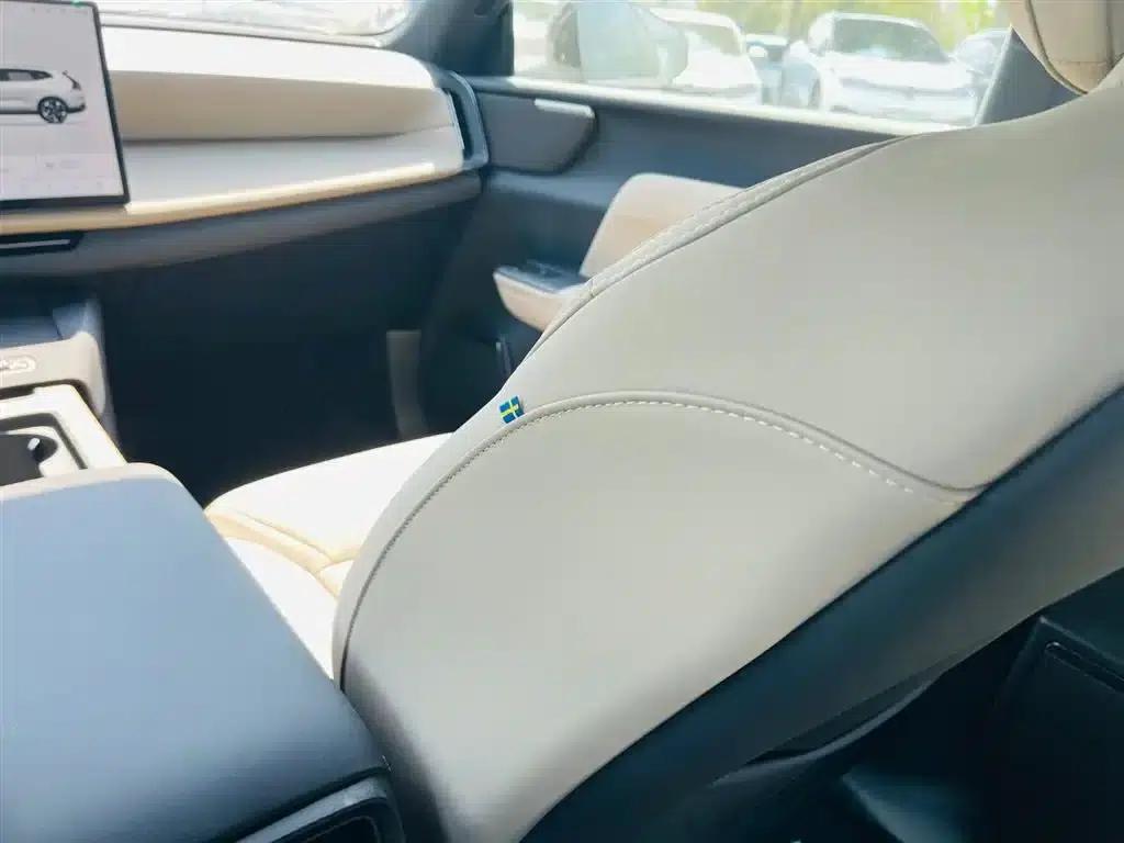 2026 Volvo XC70 Plug-in Hybrid, All-Wheel Drive, Long Range Core — миниатюра 11