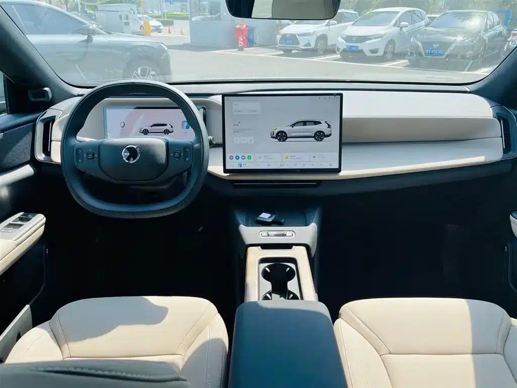 2026 Volvo XC70 Plug-in Hybrid, All-Wheel Drive, Long Range Core — миниатюра 12