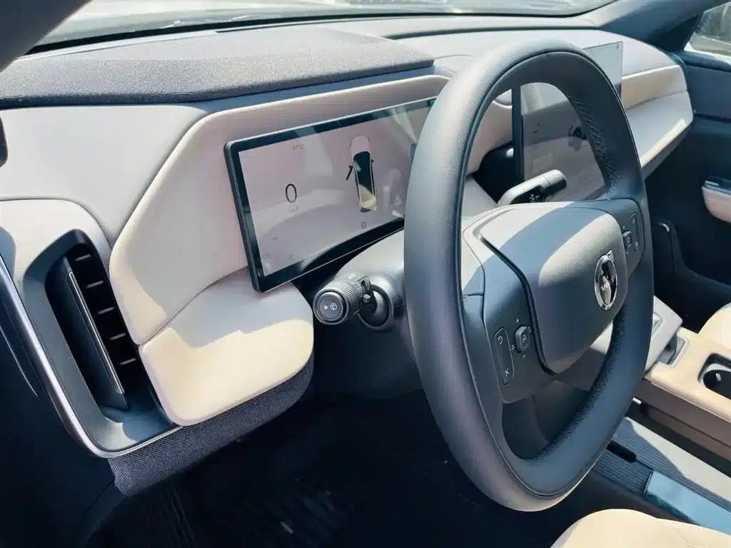 2026 Volvo XC70 Plug-in Hybrid, All-Wheel Drive, Long Range Core — миниатюра 13