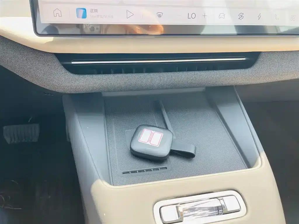 2026 Volvo XC70 Plug-in Hybrid, All-Wheel Drive, Long Range Core — миниатюра 14