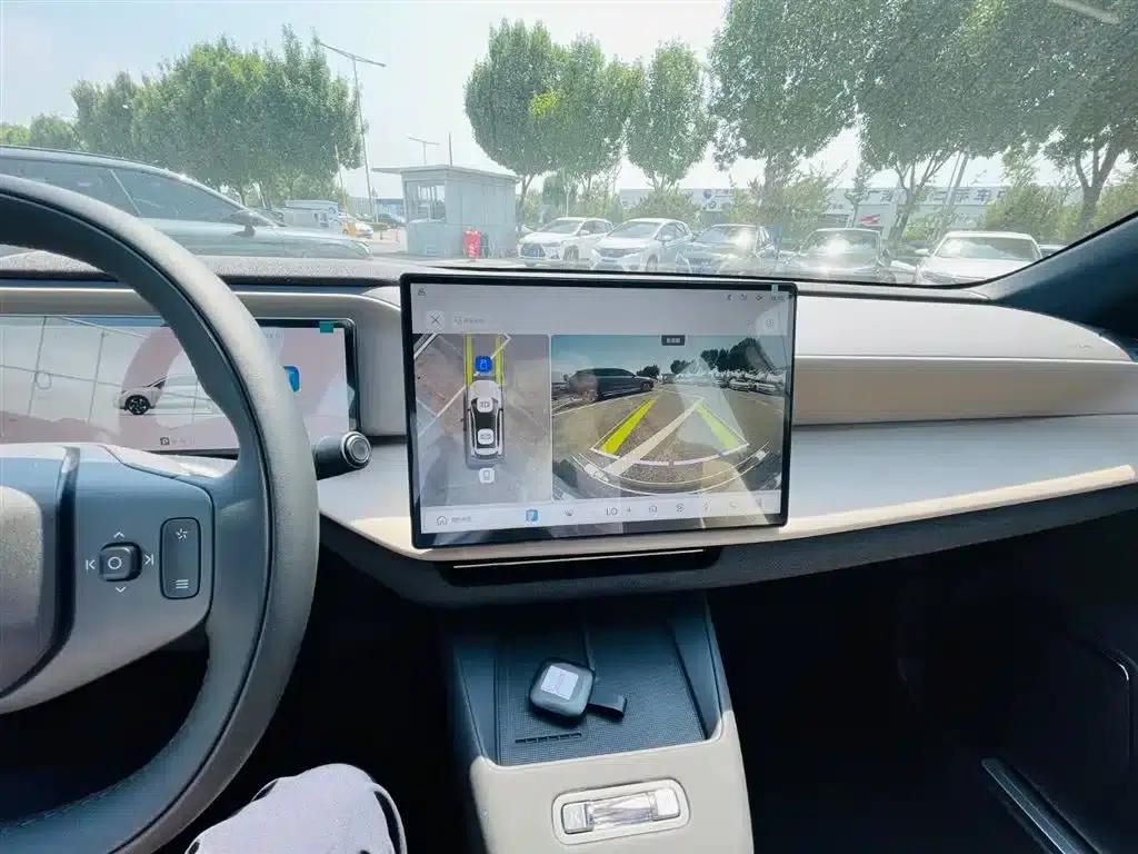 2026 Volvo XC70 Plug-in Hybrid, All-Wheel Drive, Long Range Core — миниатюра 18