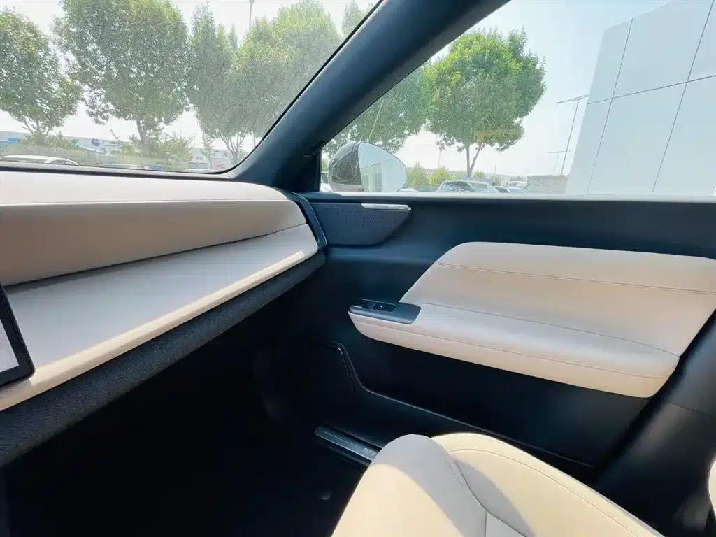 2026 Volvo XC70 Plug-in Hybrid, All-Wheel Drive, Long Range Core — миниатюра 21
