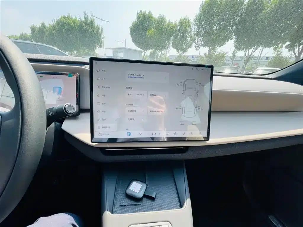 2026 Volvo XC70 Plug-in Hybrid, All-Wheel Drive, Long Range Core — миниатюра 22