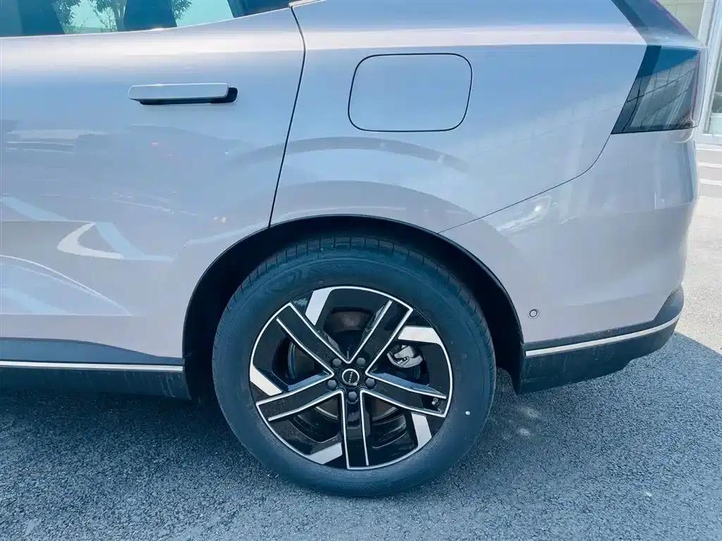 2026 Volvo XC70 Plug-in Hybrid, All-Wheel Drive, Long Range Core — миниатюра 6