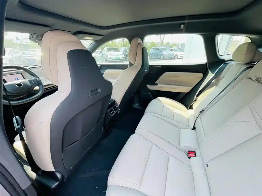 2026 Volvo XC70 Plug-in Hybrid, All-Wheel Drive, Long Range Core — миниатюра 8
