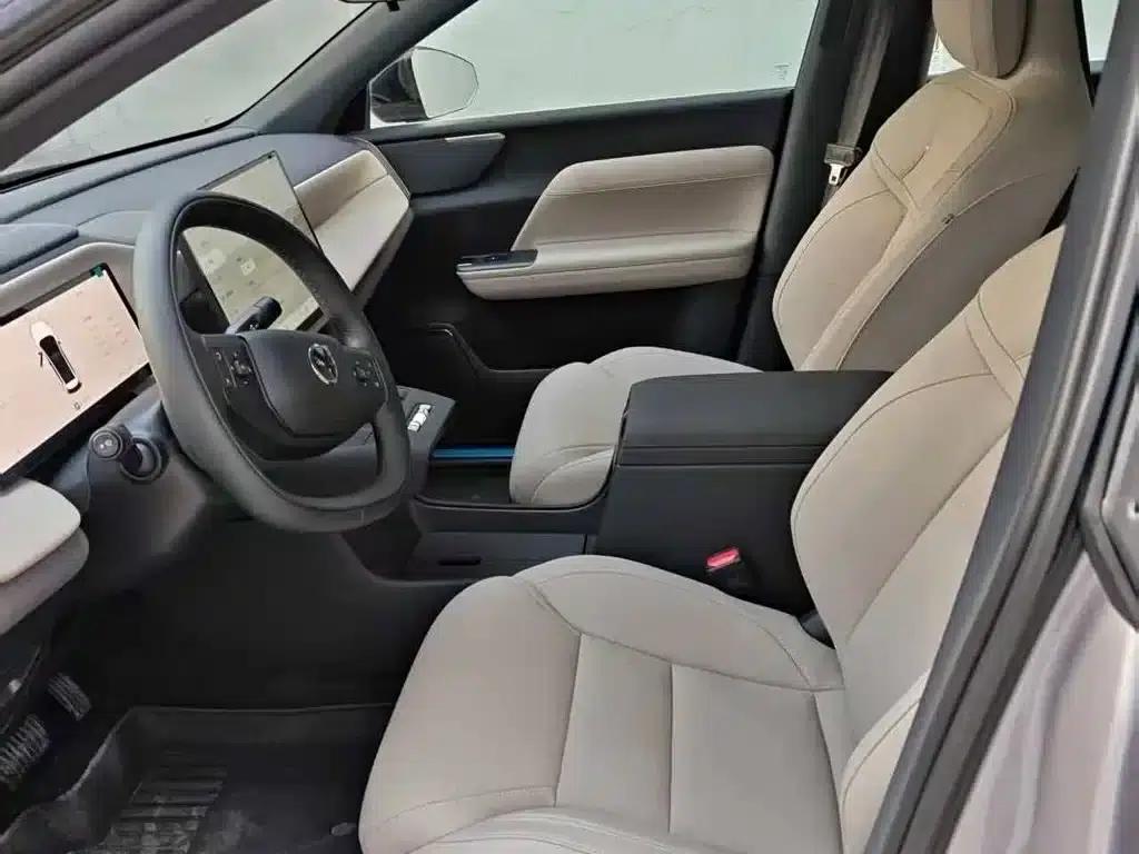 2026 Volvo XC70 Plug-in Hybrid (Two-Wheel Drive, Long Range, Core) — миниатюра 8