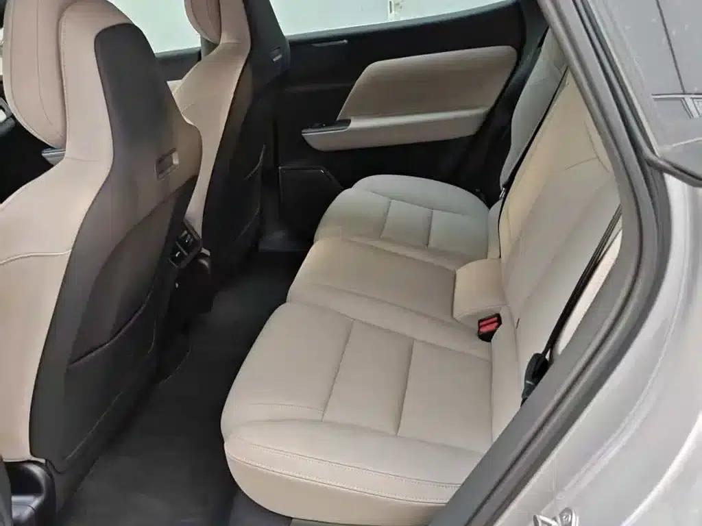 2026 Volvo XC70 Plug-in Hybrid (Two-Wheel Drive, Long Range, Core) — миниатюра 10