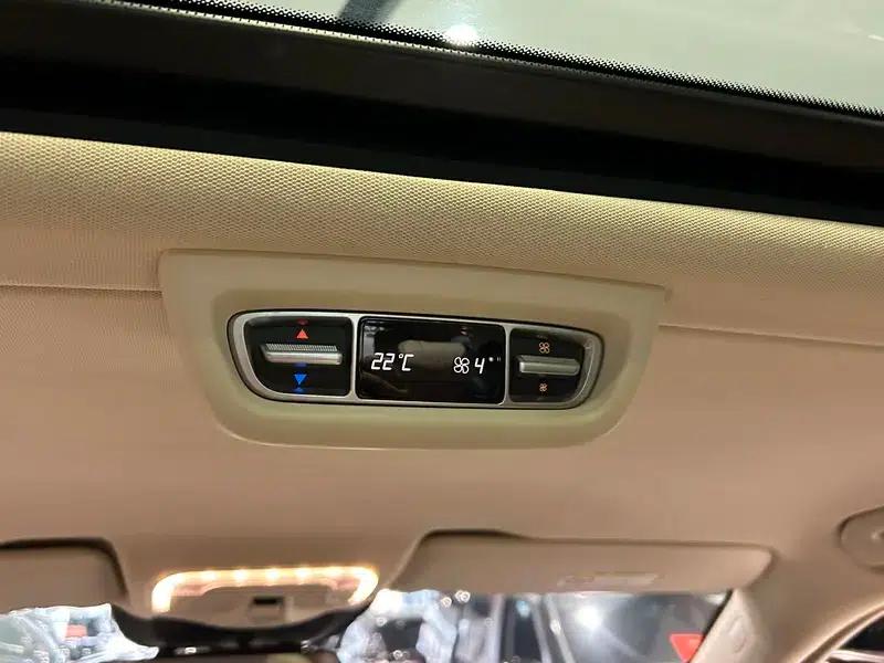 Mercedes-Benz V-Class 2016 V 260 L Premium Extended Edition — миниатюра 13