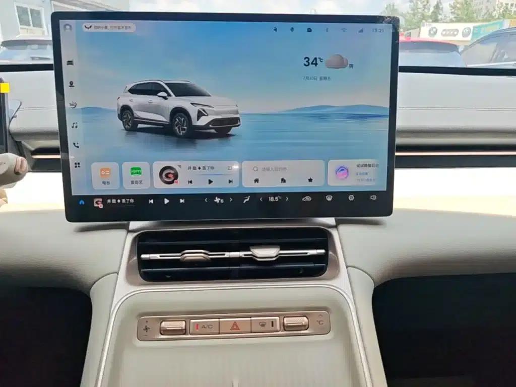 Wuling Xingguang S 2024 Model 130km Navigator Edition — миниатюра 13