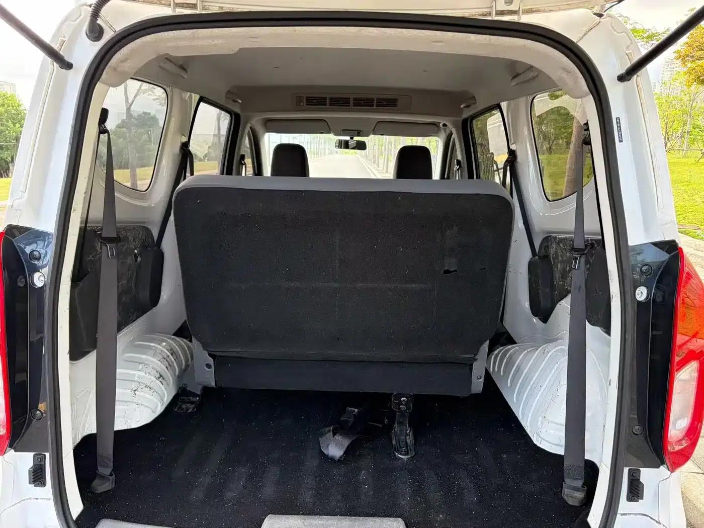 Wuling Hongguang New Energy 2024 Pure Electric Version 300KM Standard Edition — миниатюра 9